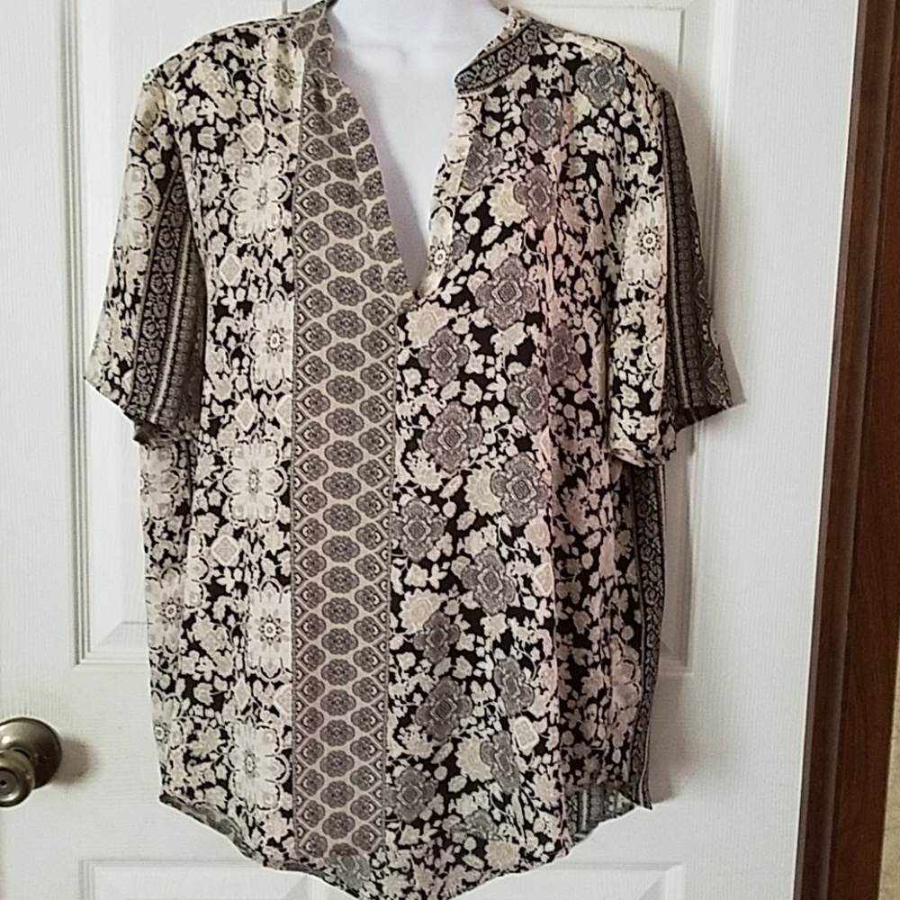 SALE 🎈 3/$15 Bundle High-low Blouse